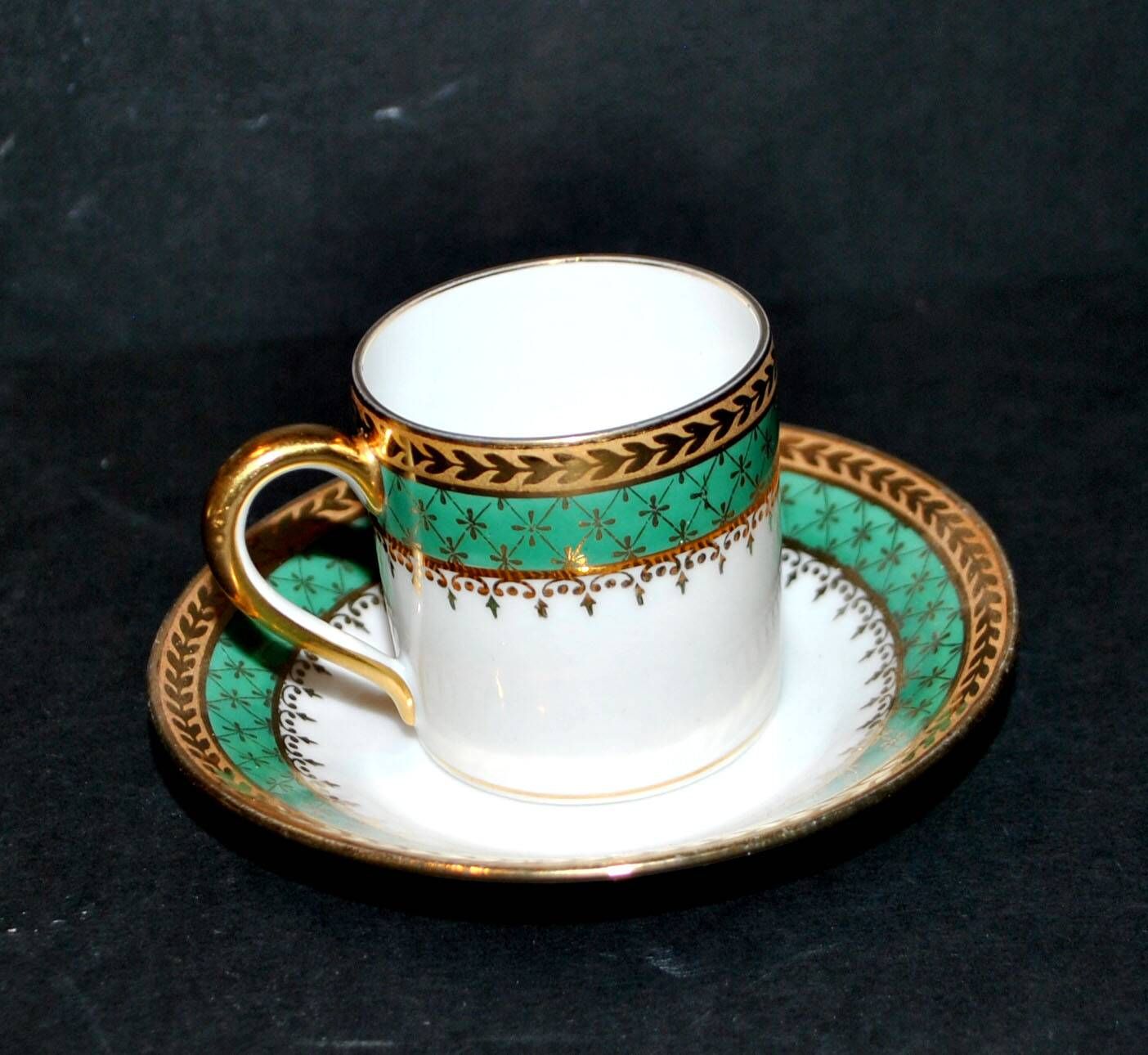 Green and gold litron coffee cup in Limoges porcelain BARDET 1950