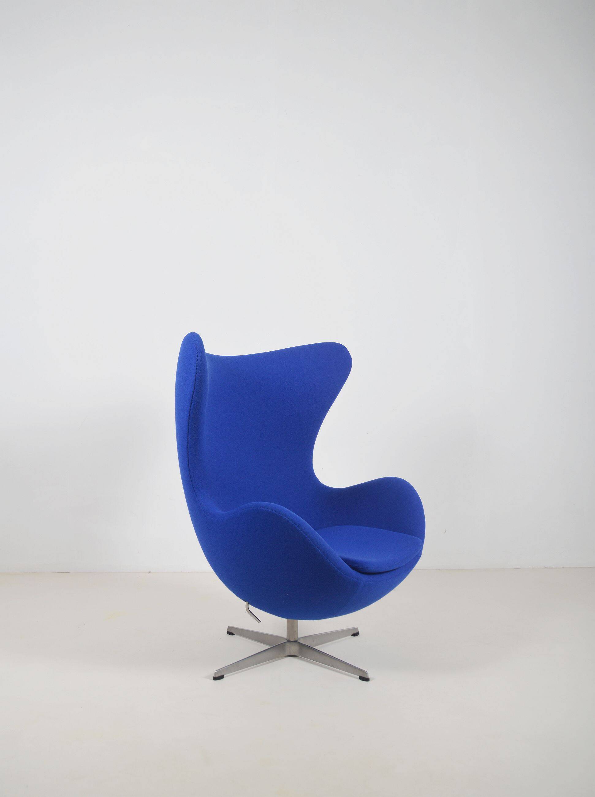 Egg Chair designed by Arne Jacobsen for Fritz Hansen