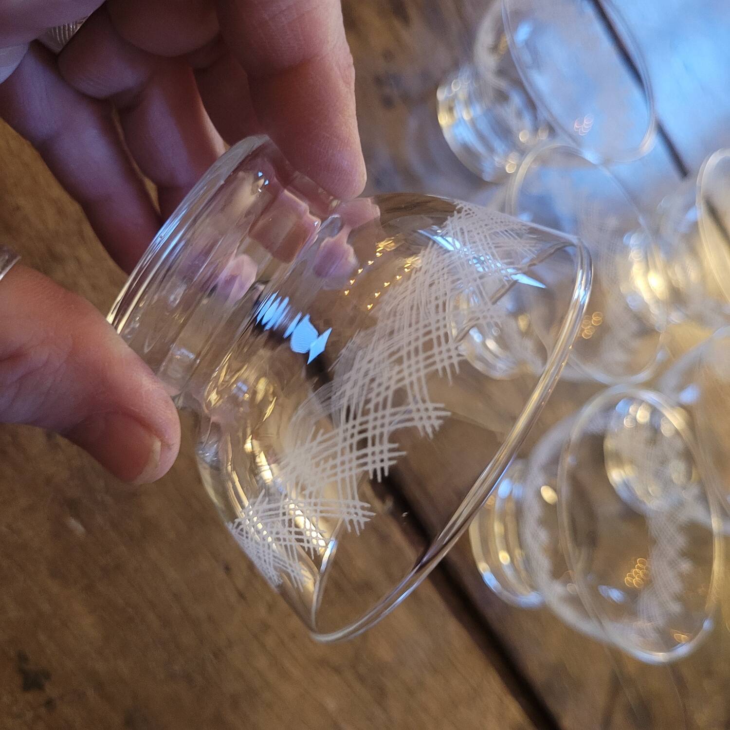 Set of 6 fine engraved glass cups from the 60s.