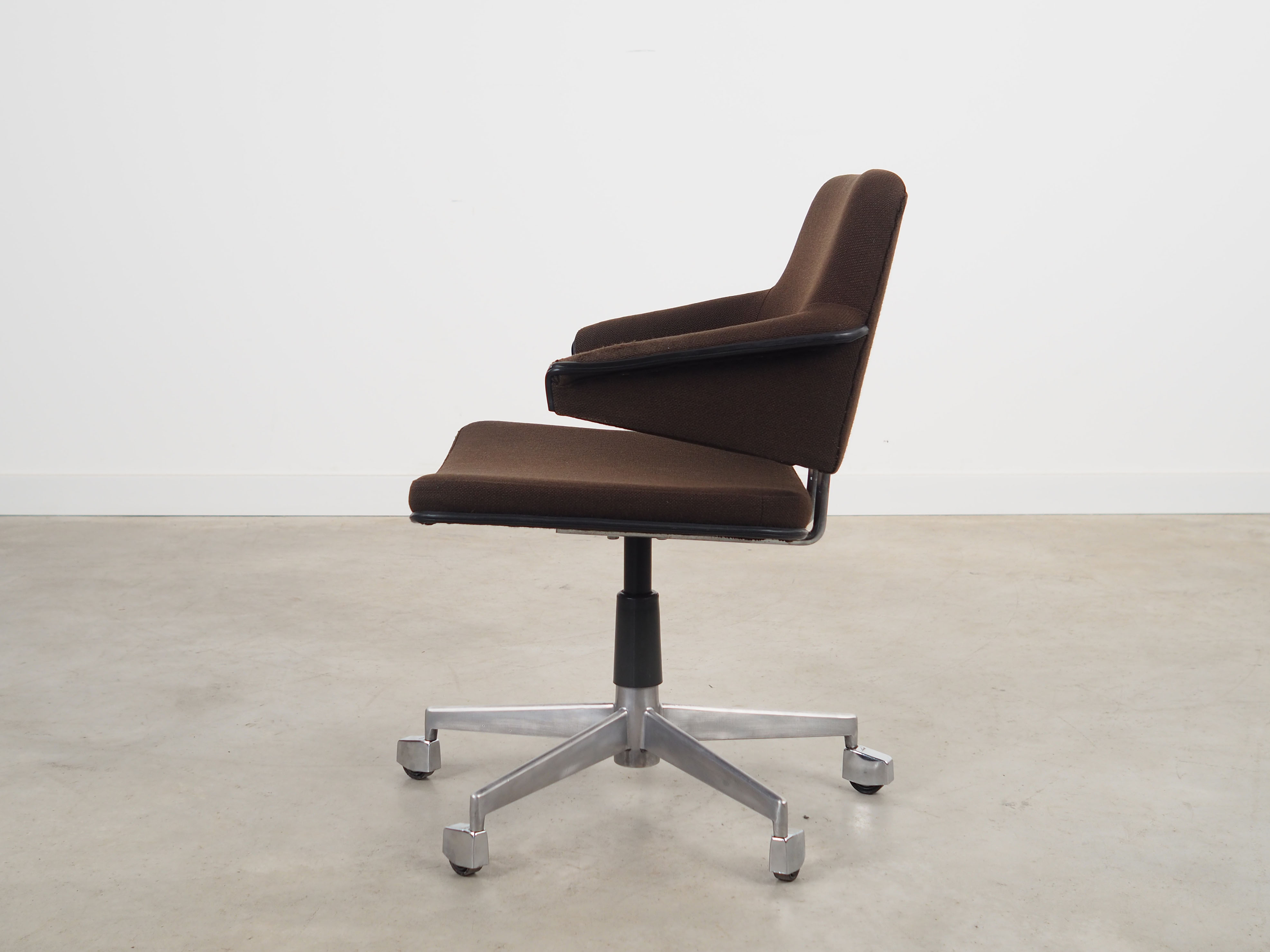 Swivel armchair, Danish design, 1970s, manufacture: Labofa Møbler