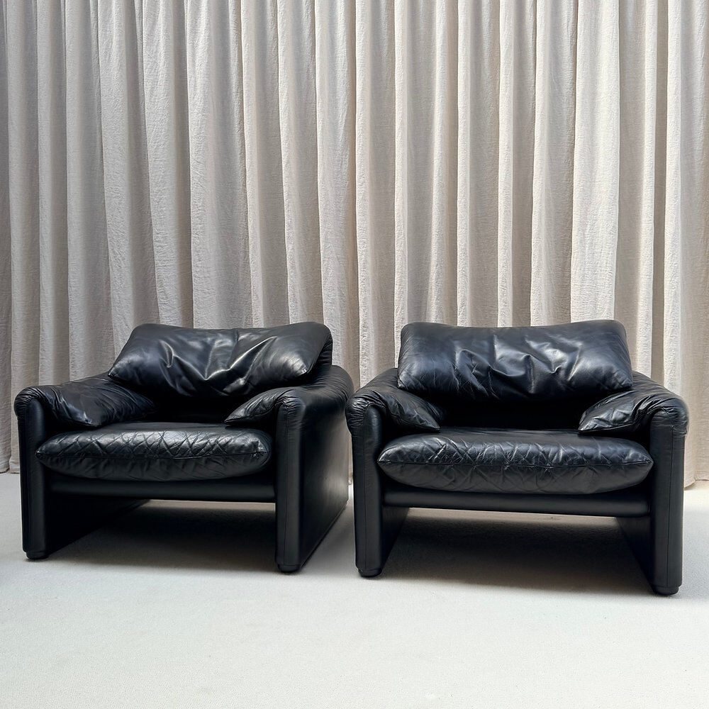 First edition Maralunga set, Vico Magistretti, Cassina, Italy, 1970s.