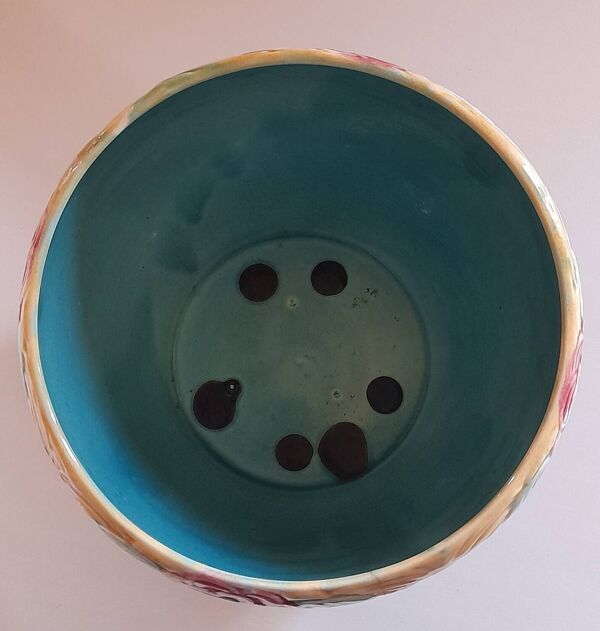 Cache pot en barbotine Art Déco  signé Moulin Orchies