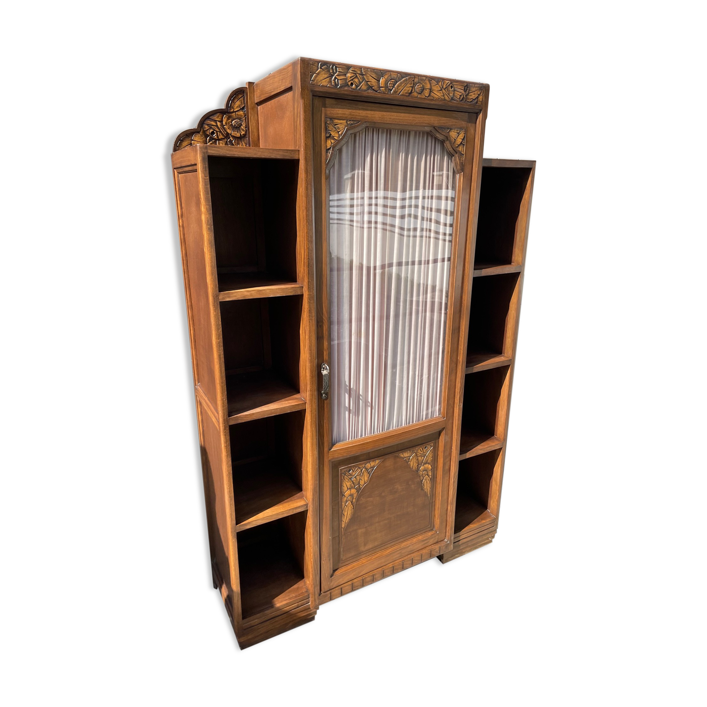 Art deco showcase