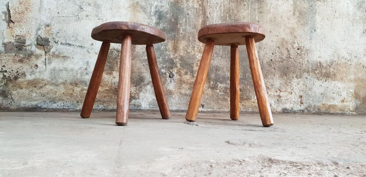 Two stools "brutalize" in solid oak