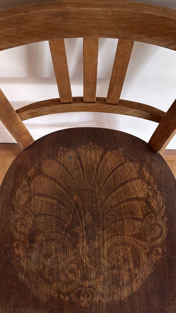 Chaise de bistrot en bois. estampillée luterma