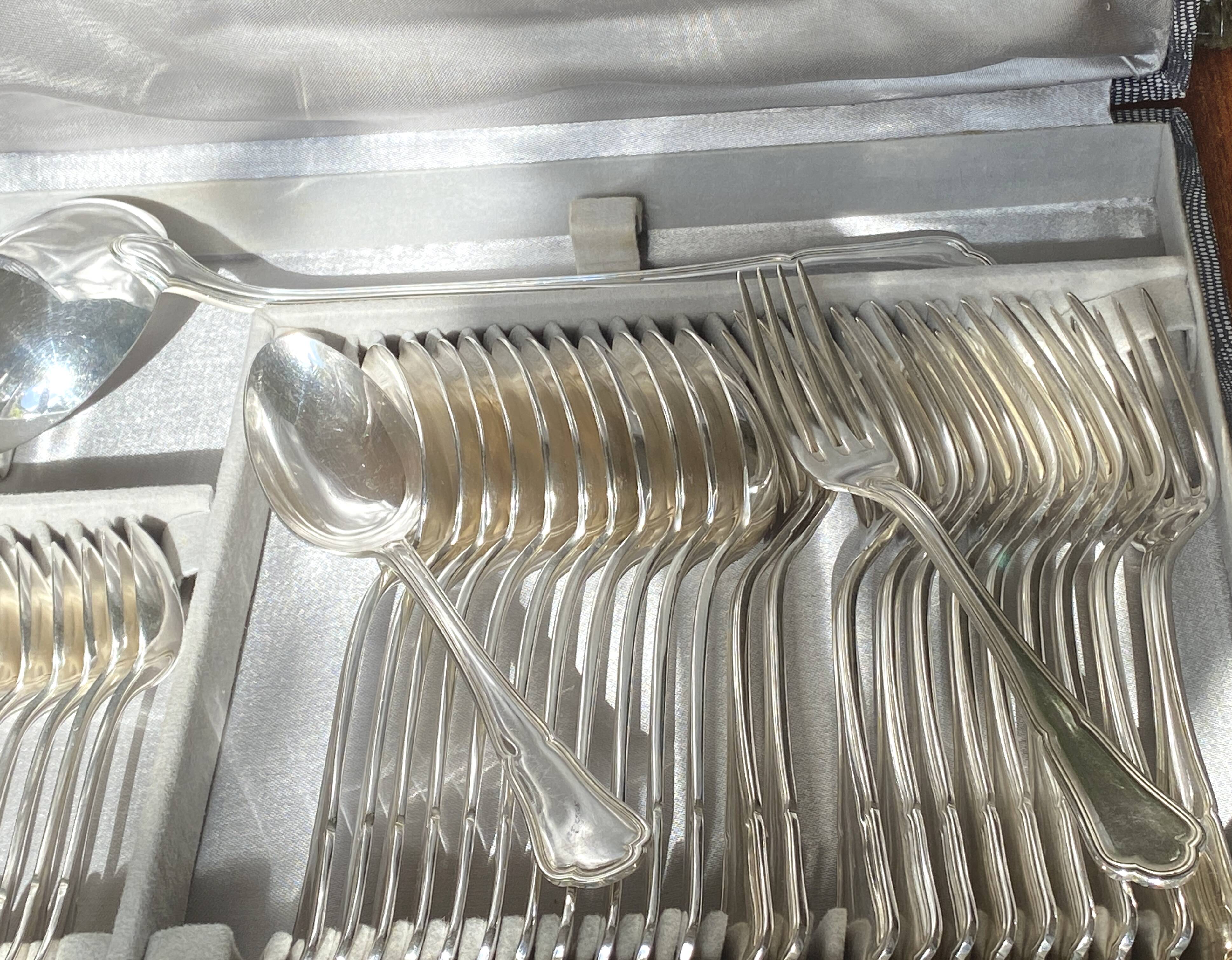 Ercuis 49-piece silver-plated cutlery set with Victoria knives