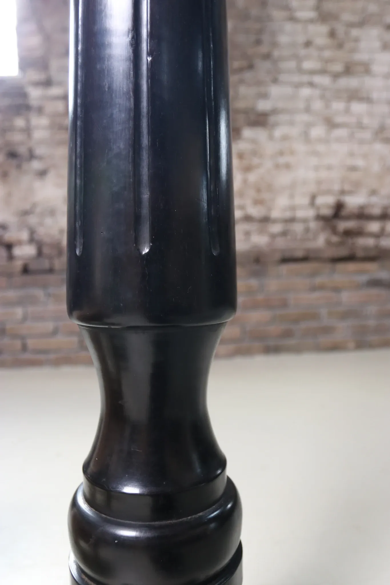 Ebony column with fluted shaft – classical pedestal, 19th c.