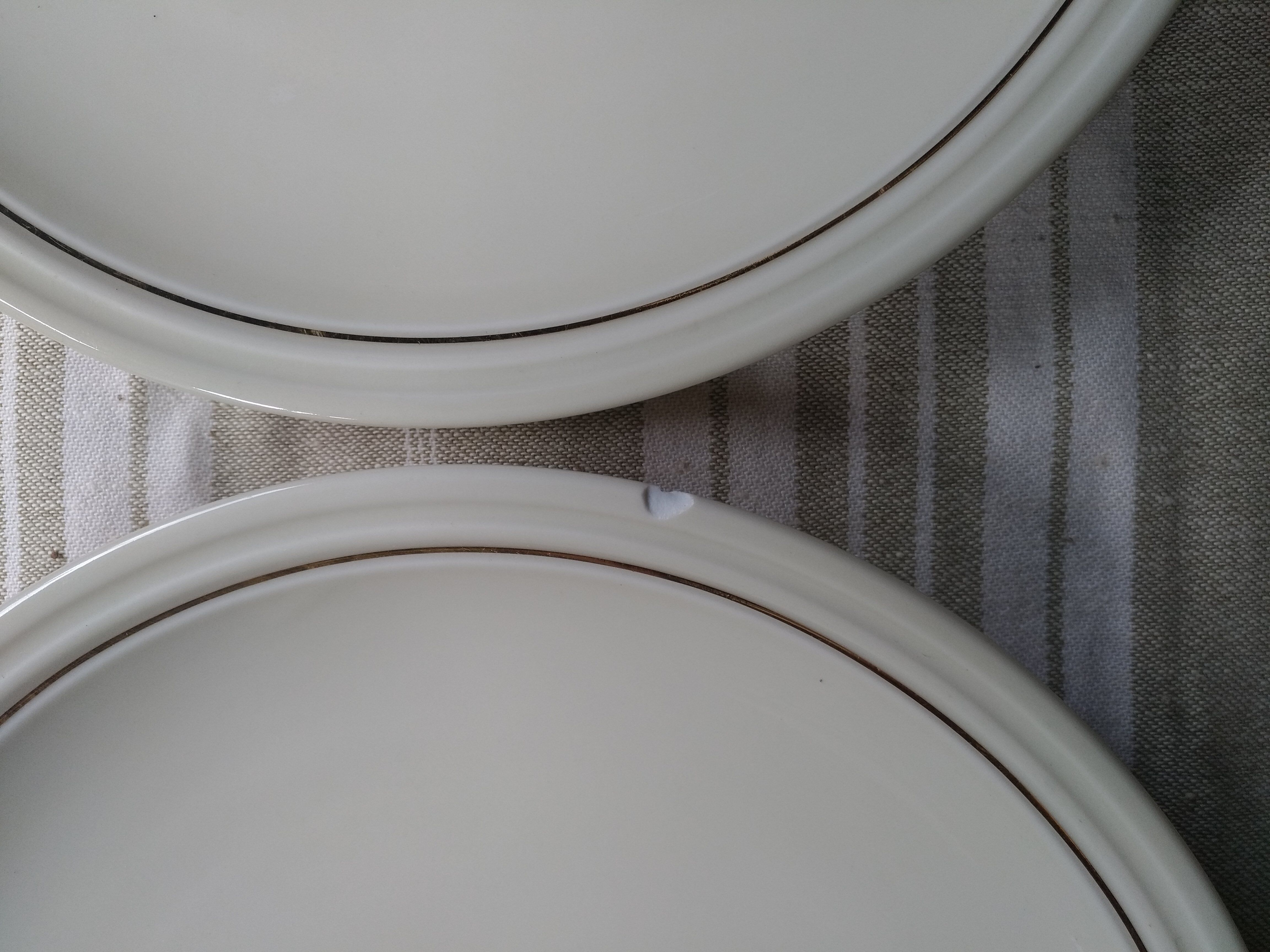 Set of 12 flat plates