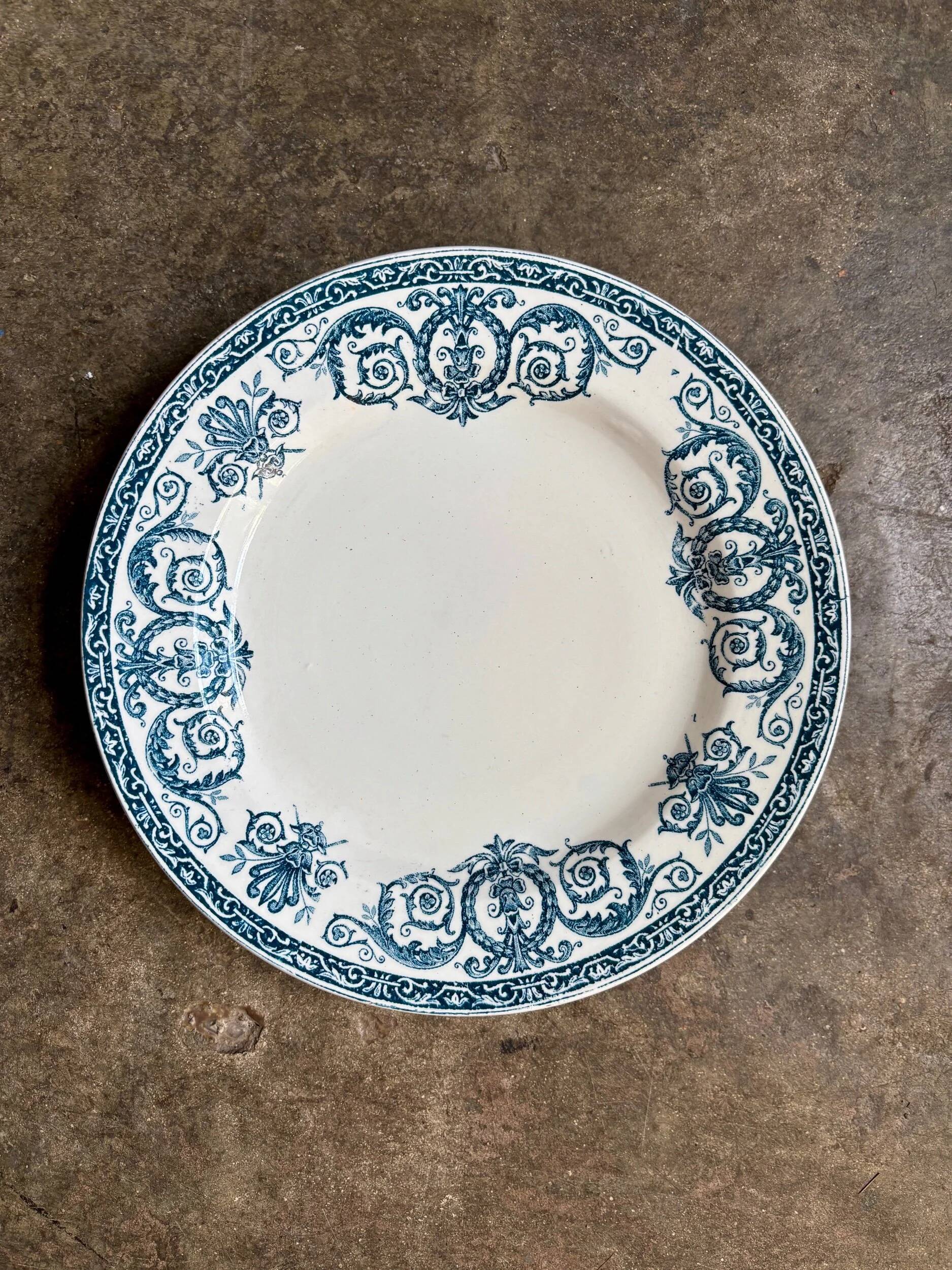 Léon Graves cake plate in earthenware, "Marie-Louise" service.