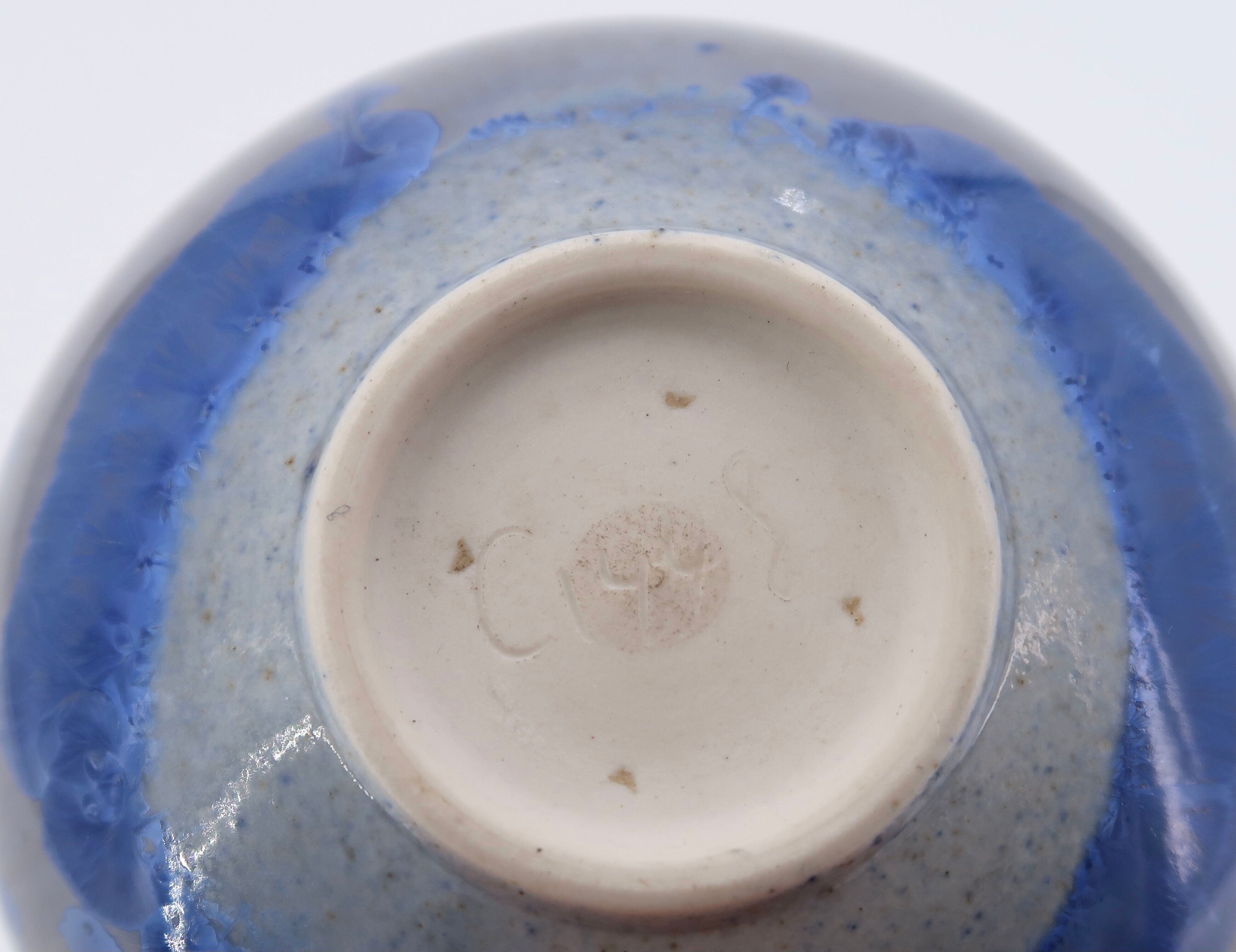 Vase en céramique signé à effet de cristallisations