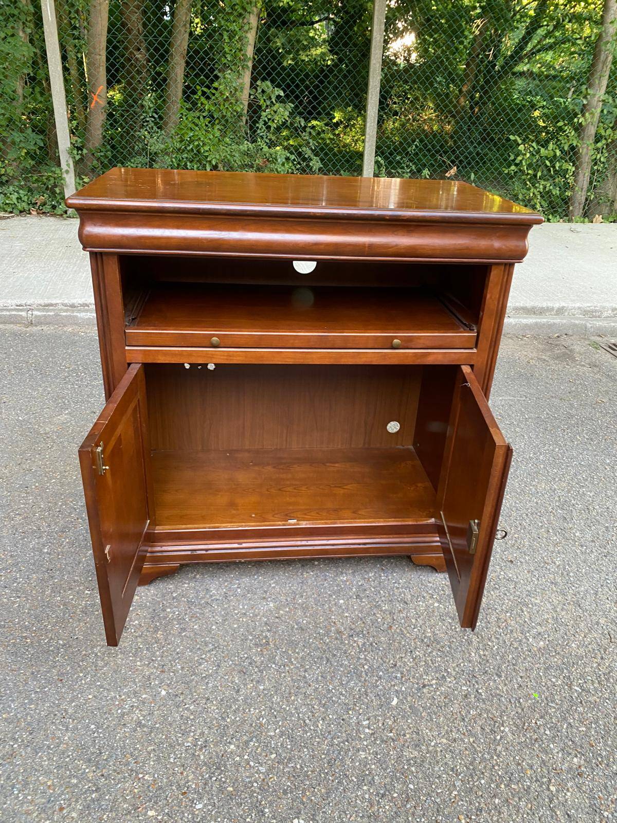 Buffet Louis Philippe en bois merisier satin