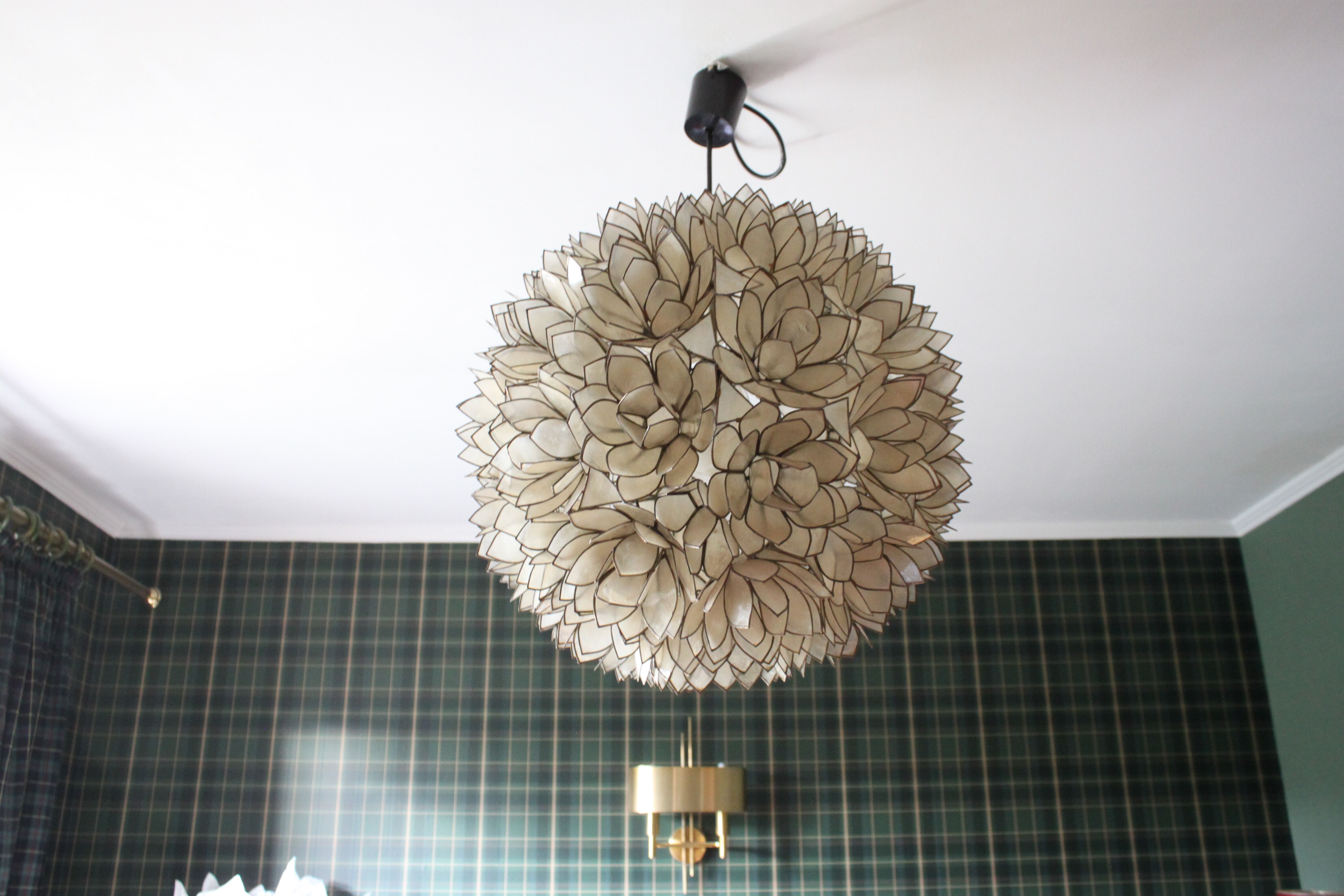 Huge mother-of-pearl suspension, Rausch 1970