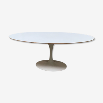 Table tulipe ovale de Eero Saarinen pour Knoll
