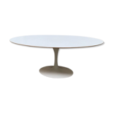 Eero Saarinen's oval tulip table for Knoll