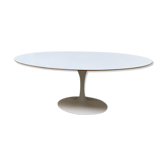 Eero Saarinen's oval tulip table for Knoll
