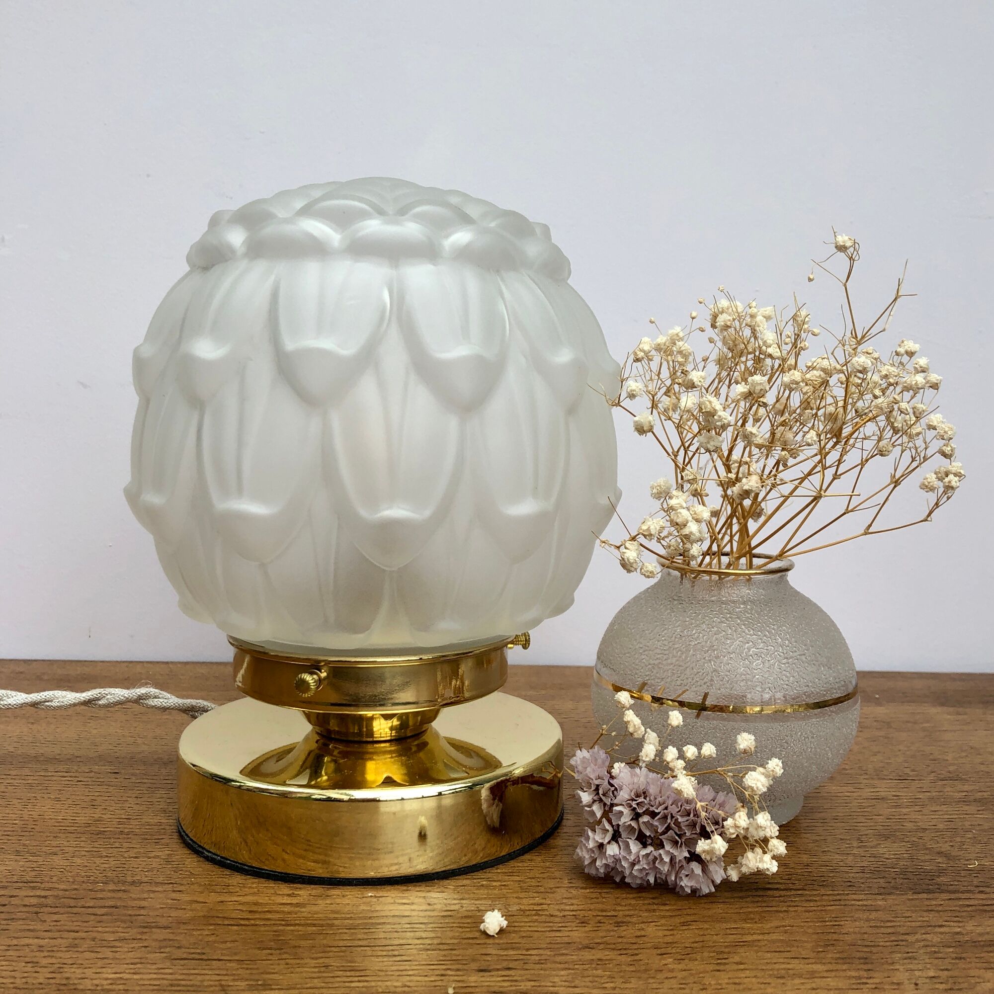 Vintage art deco globe table lamp in frosted glass