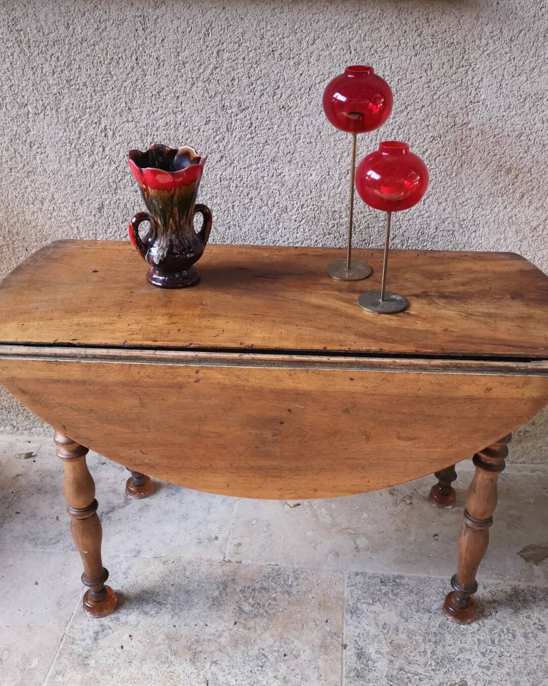 Round solid wood table 4 legs