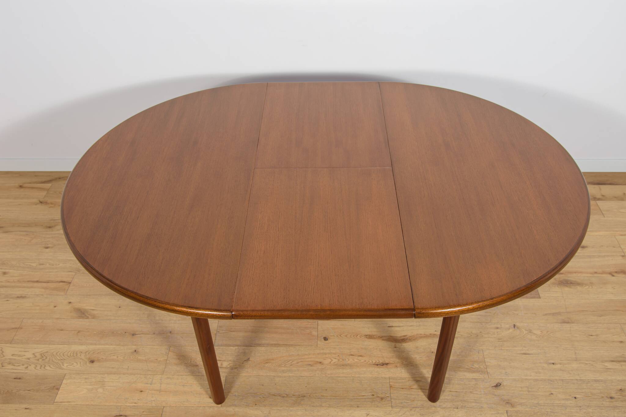 Mid-Century Round Extendable Dining Table from McIntosh, United Knigdom, 19