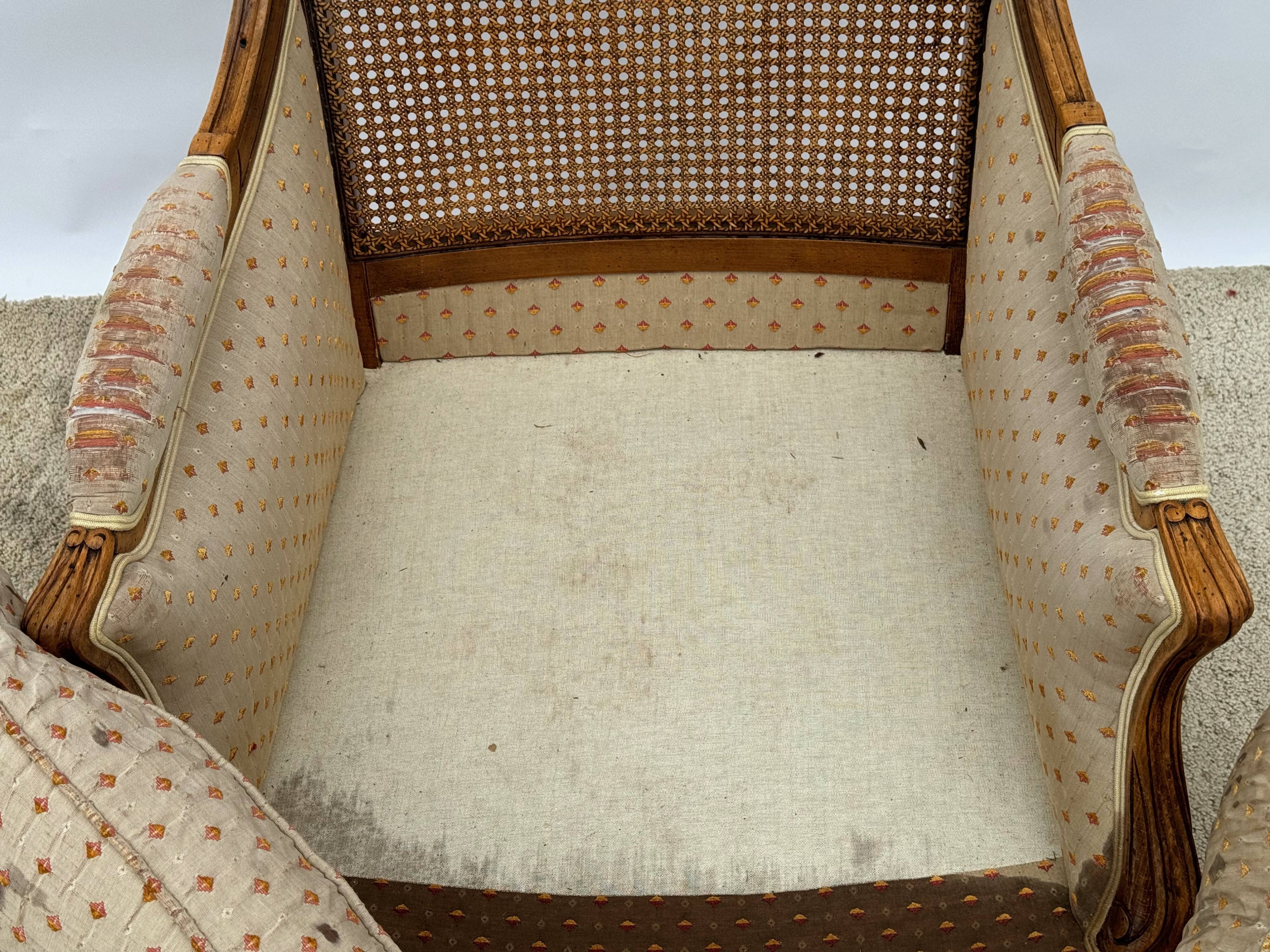 Fauteuil bergère à dossier canné