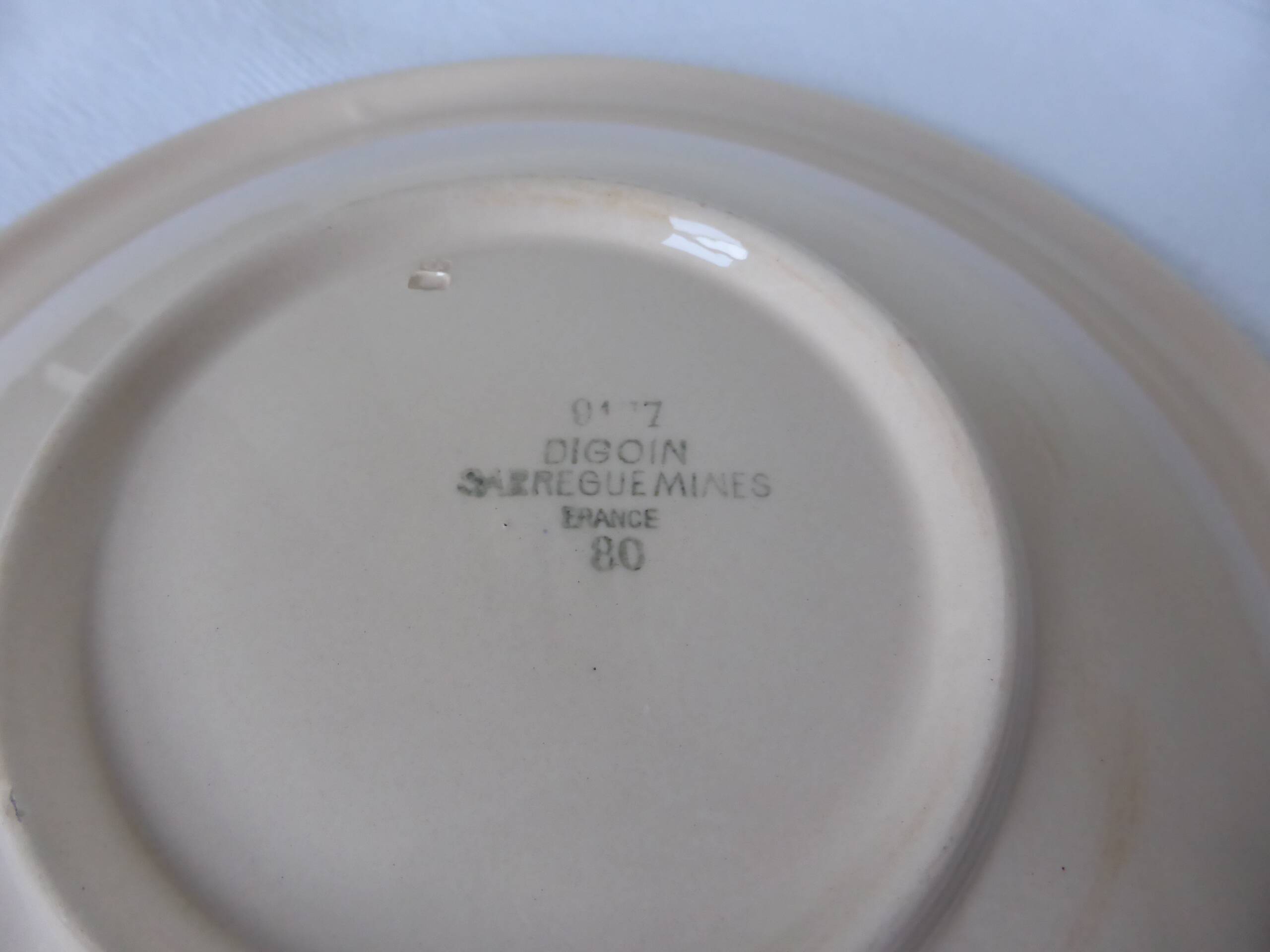 Vintage Digoin Sarreguemines plate with a round rim 200236