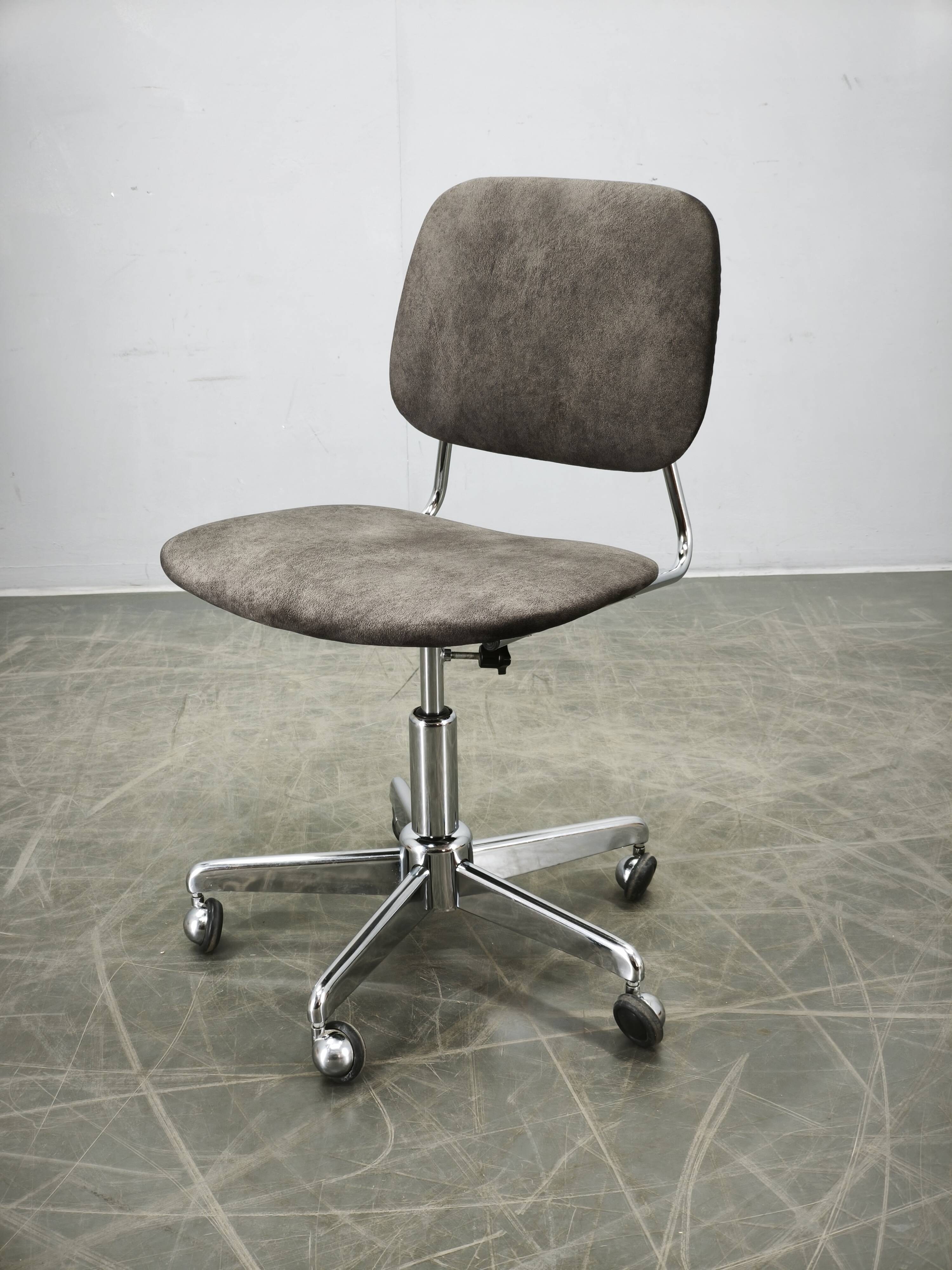Italian Swivel Office Chair with Chrome Base, 1970s
