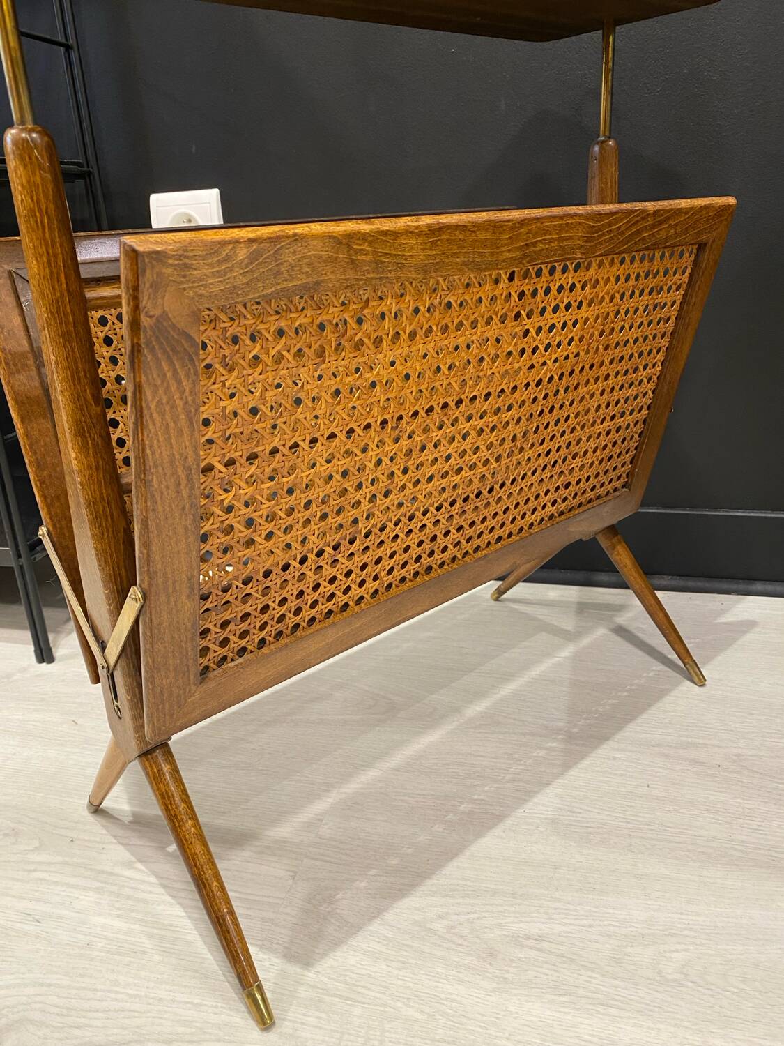 Italian magazine rack 1960/1970