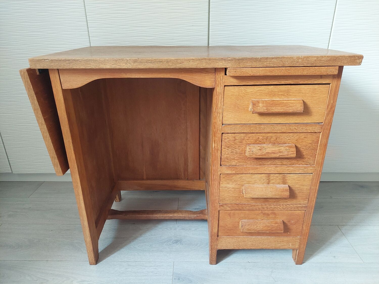 Children's desk