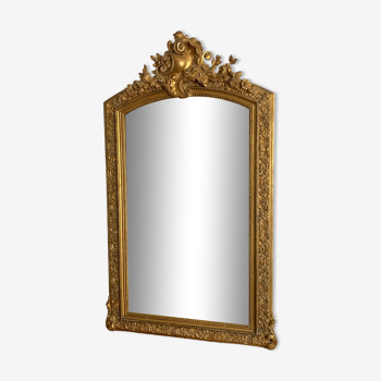 Miroir doré fin 19ème avec fronton décoré 125x70cm