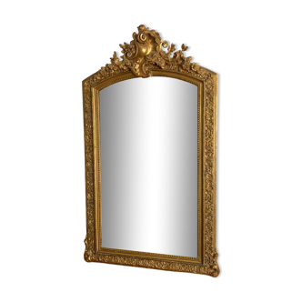 Miroir doré fin 19ème avec fronton décoré 125x70cm