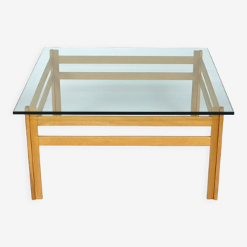 Coffee table in oak and glass