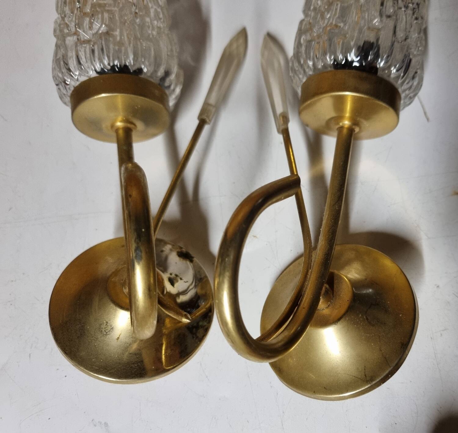 Pair of antique wall lights in gilded metal and glass