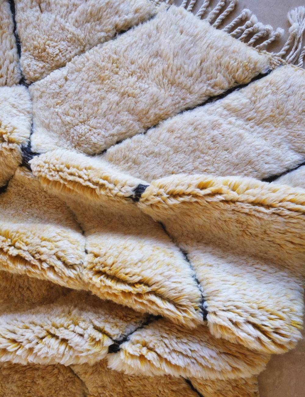 Luxurious Beni M'Rirt Rug - 262 x 168 cm
