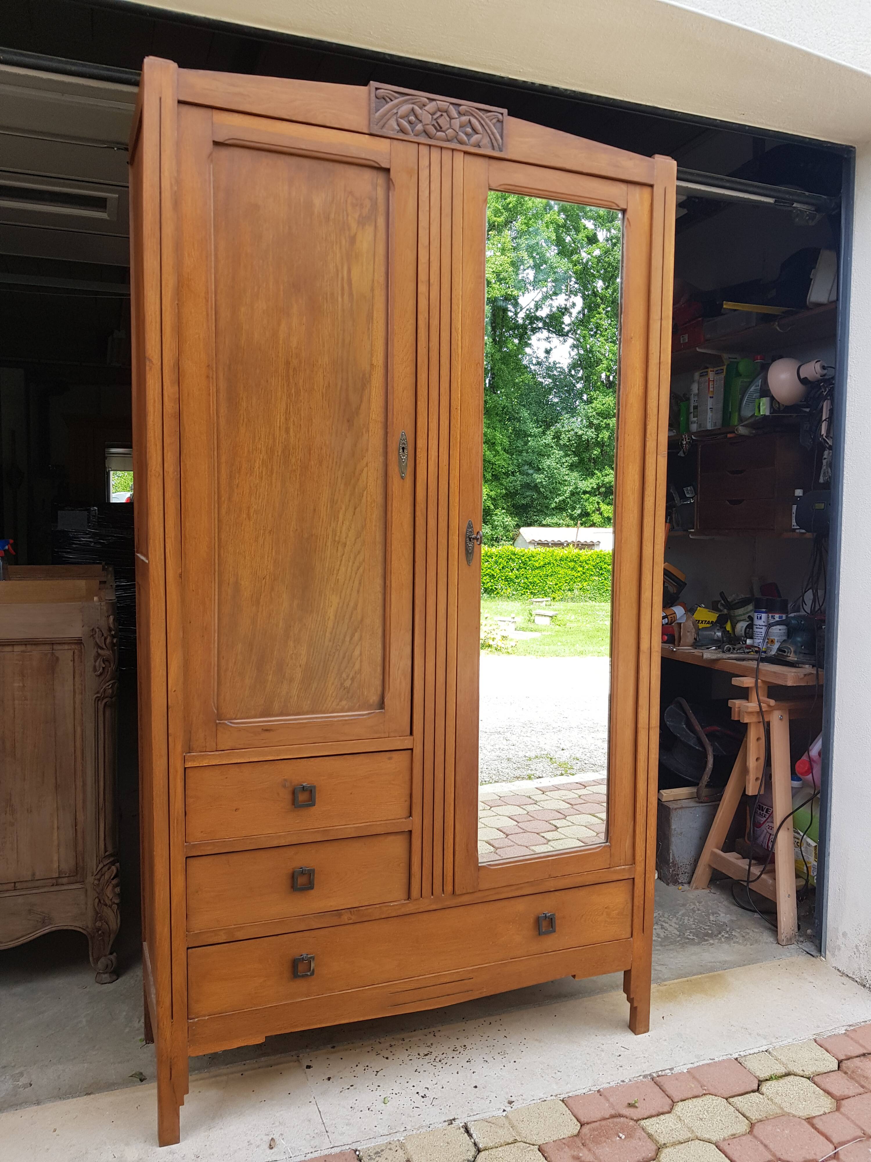 Armoire parisienne vintage