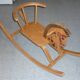 Cheval à bascule vintage en bois