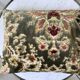 Coussin en velour ras vert sauge années 70