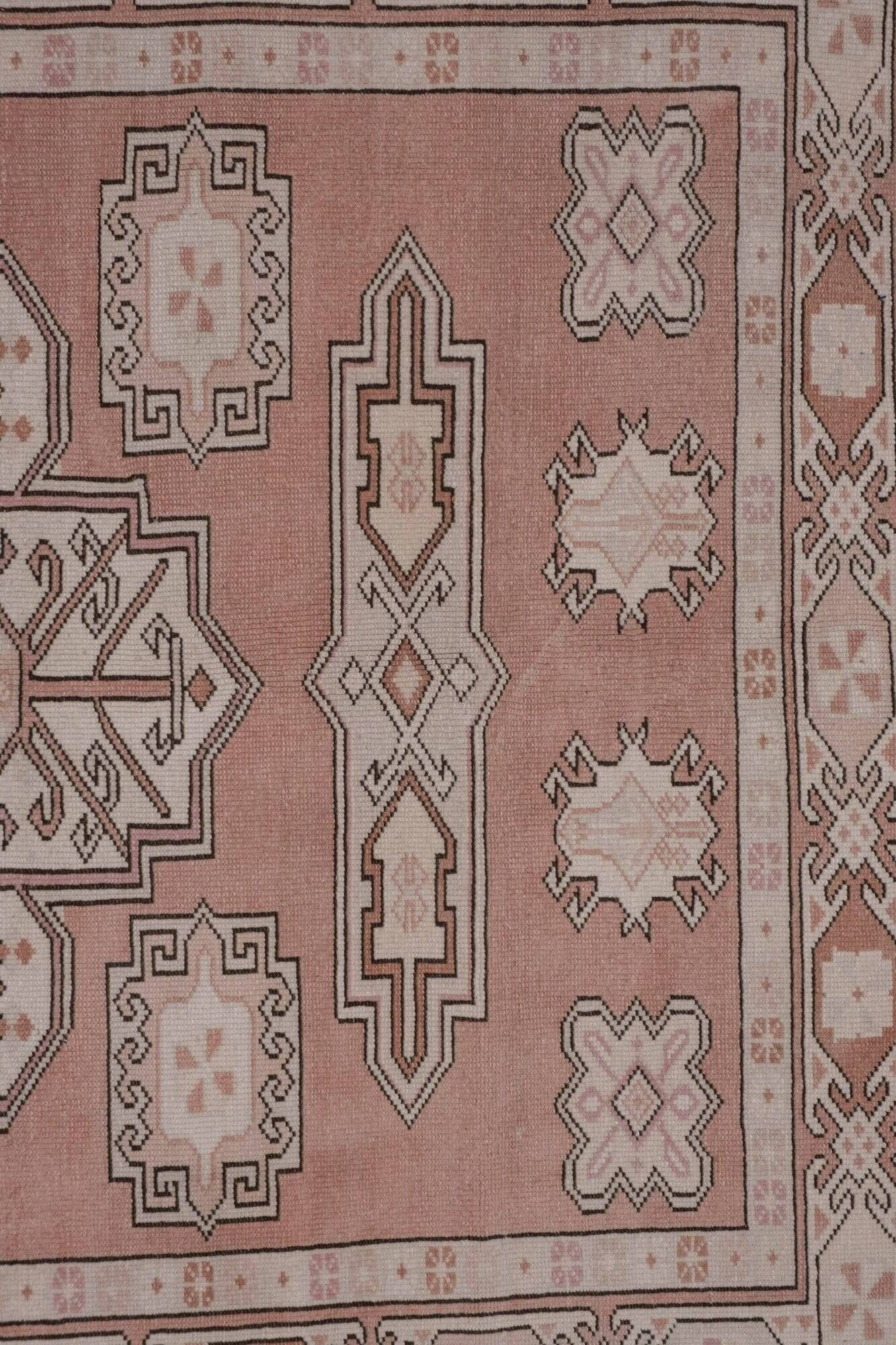 Vintage handmade Turkish rug 175x225 cm