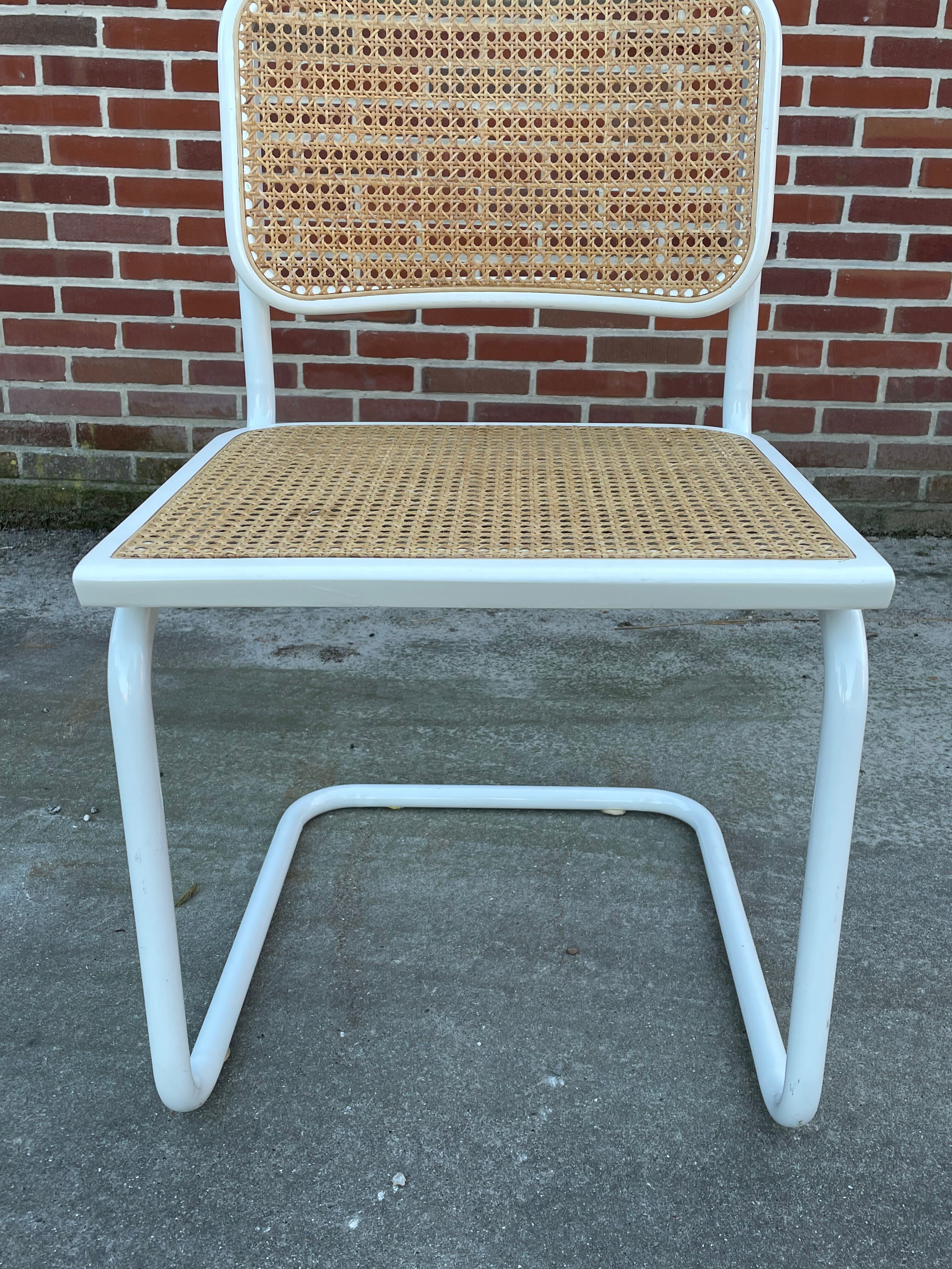 Set of 4 Cesca b32 model chairs in white