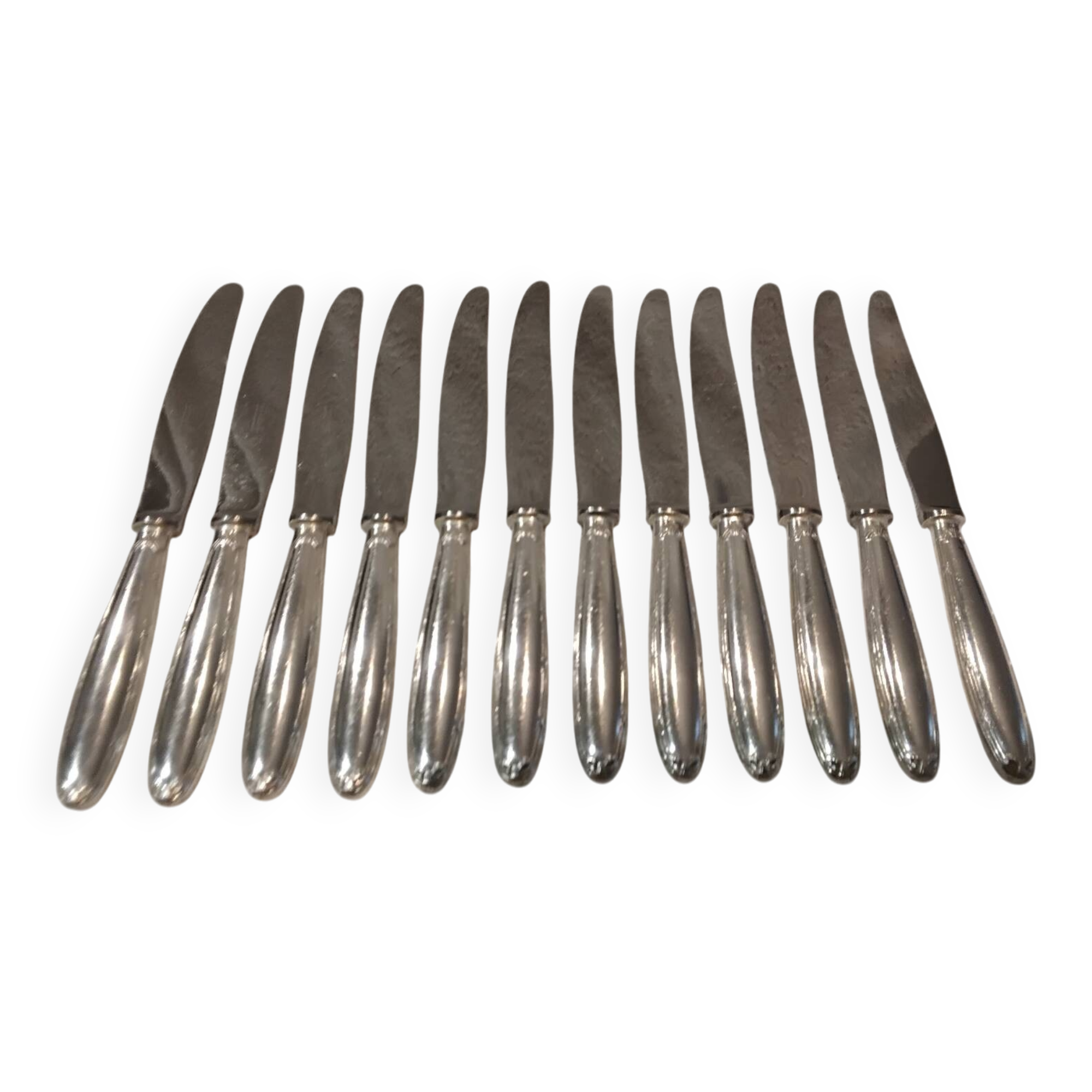 12 silver-plated table knives, Christofle goldsmith ribbons