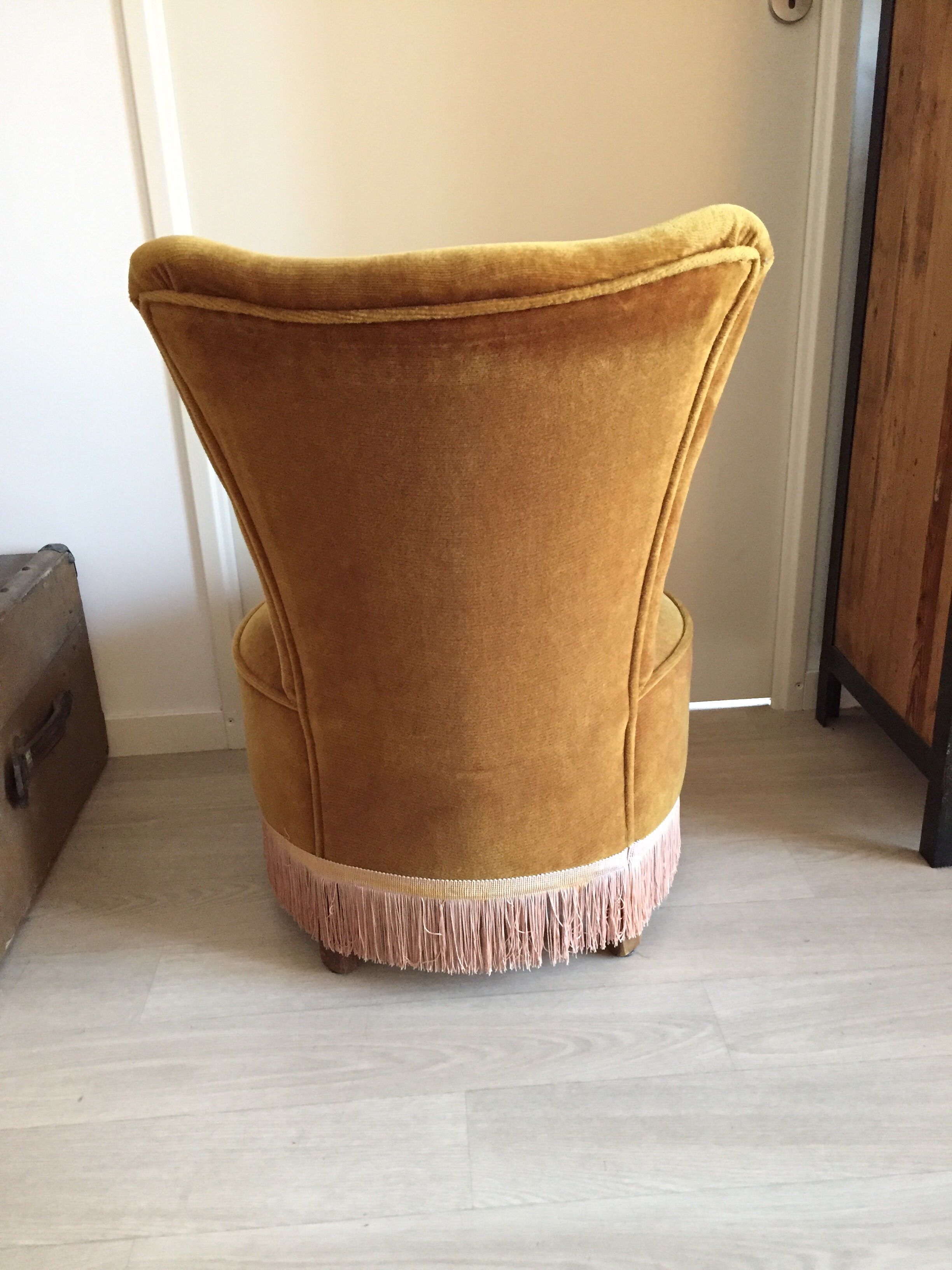 Armchair toad velvet and fringe