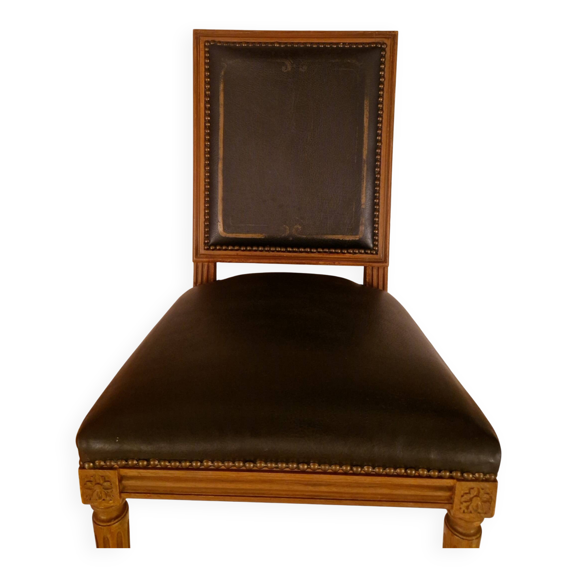 Antique Louis XVI style chair in solid wood and patinated leather.