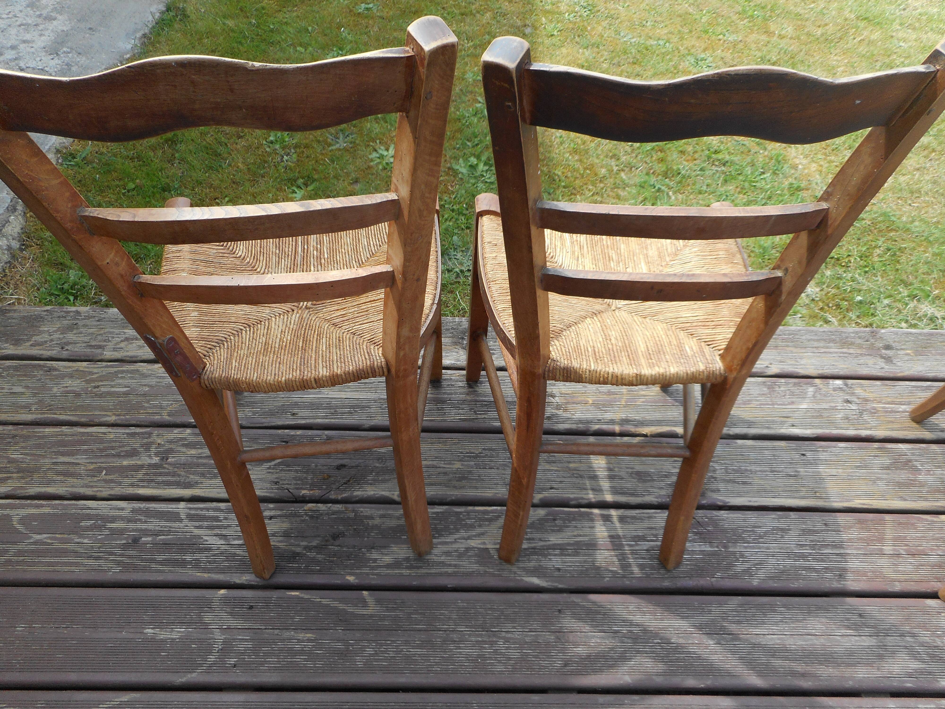 Set of 2 old wooden straw chairs (straw seat)