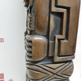 Lampe tiki totem sculptée à la main