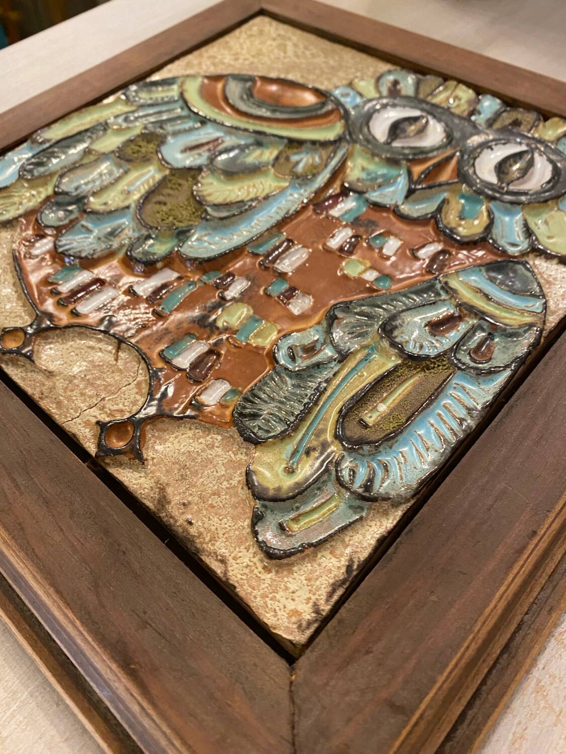 Ceramic and wood plaque frame