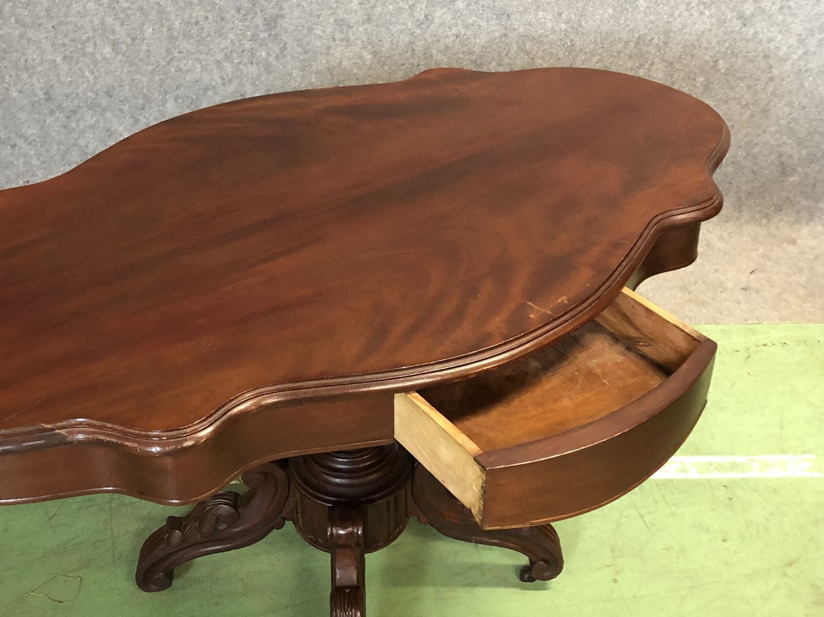 Table Louis Philippe violin late XIXth mahogany