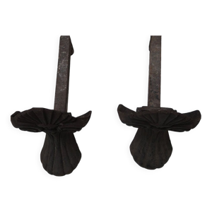 Anciens chenets en fonte coquillage