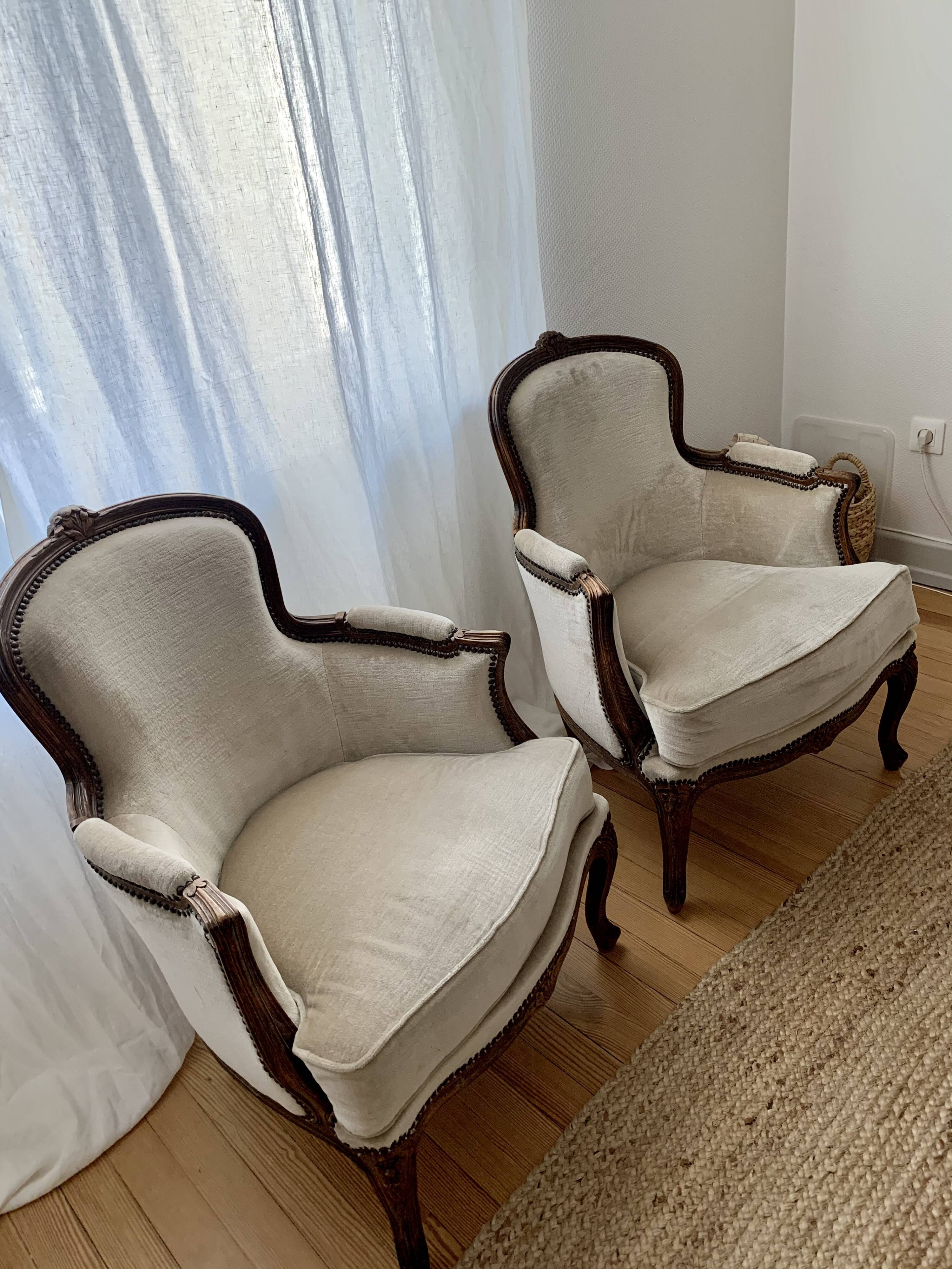 Pair of shepherdess chairs