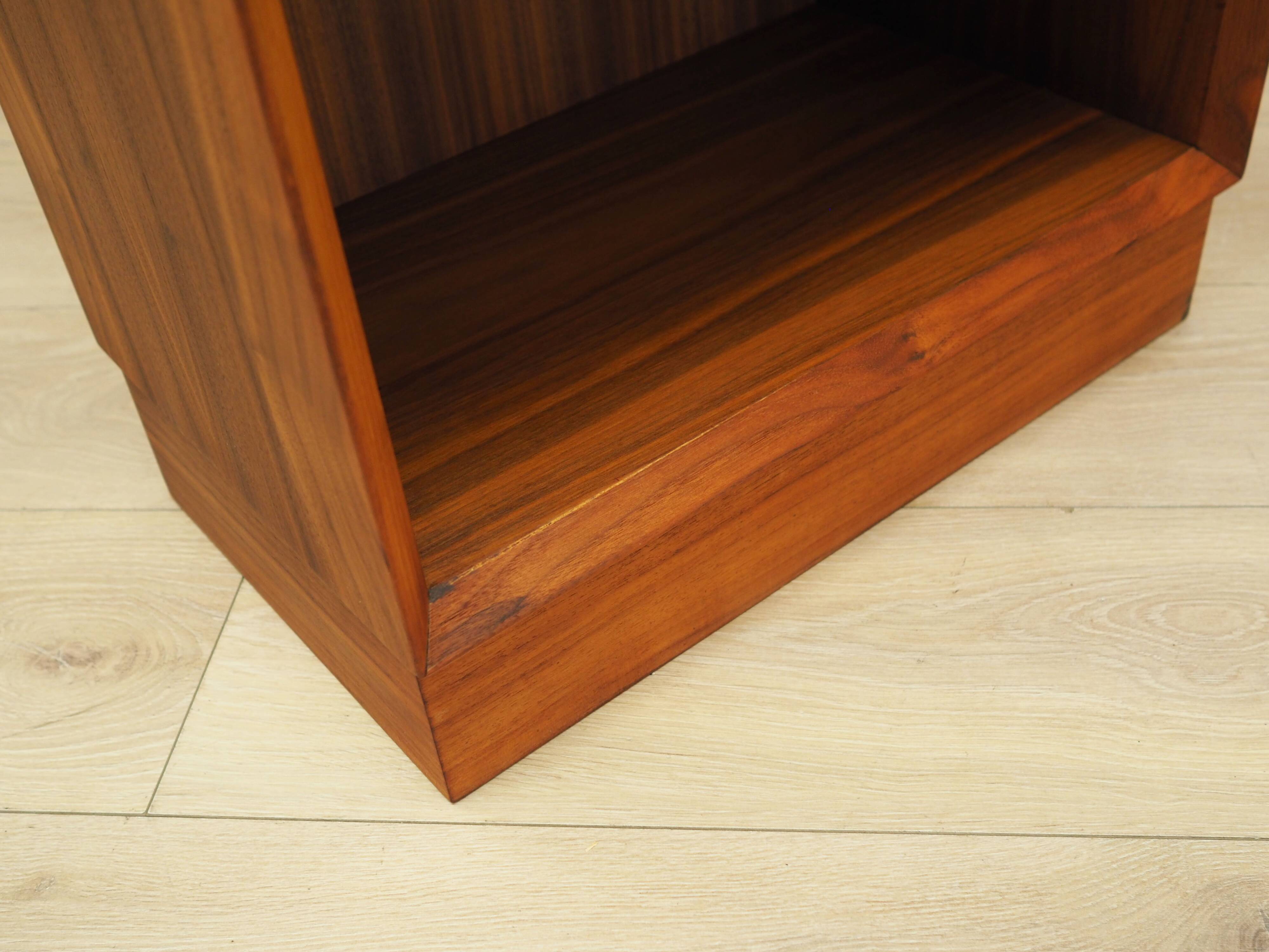 Danish teak bookcase by Hundevad, 1970s