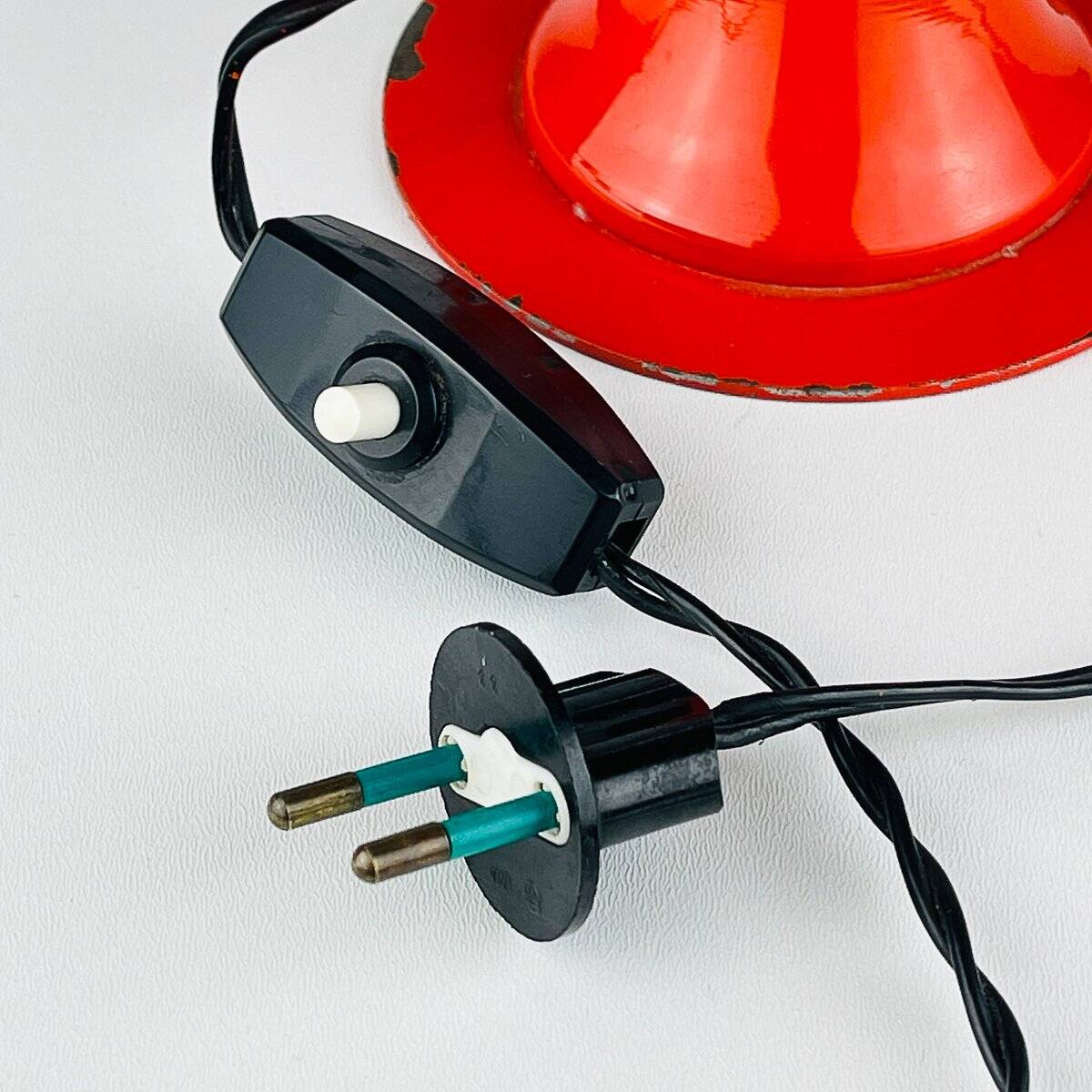 Vintage red metal Eyeball desk lamp, Italy, 1970s