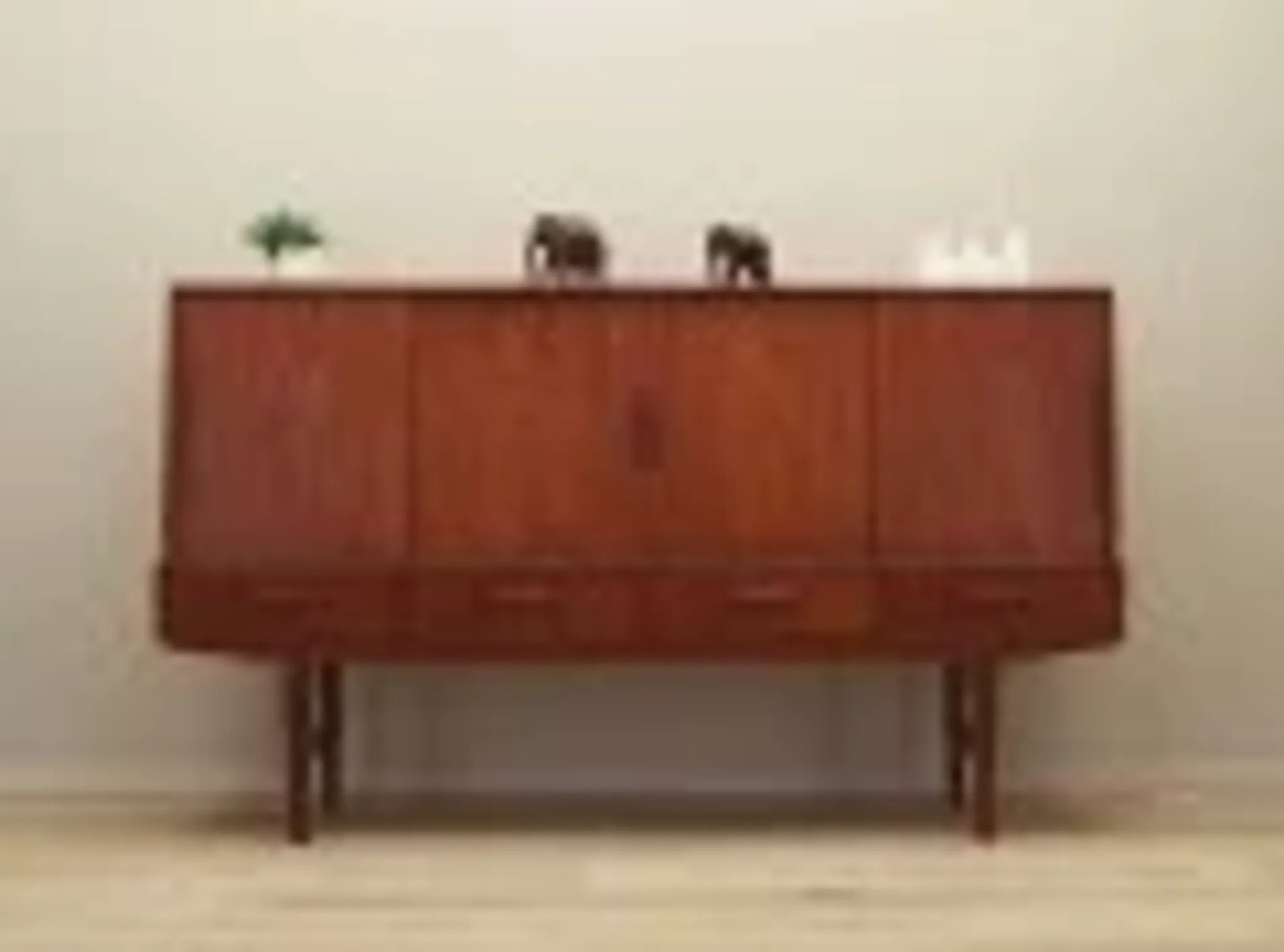 Buffet en teck, design danois, années 1960, production : Danemark