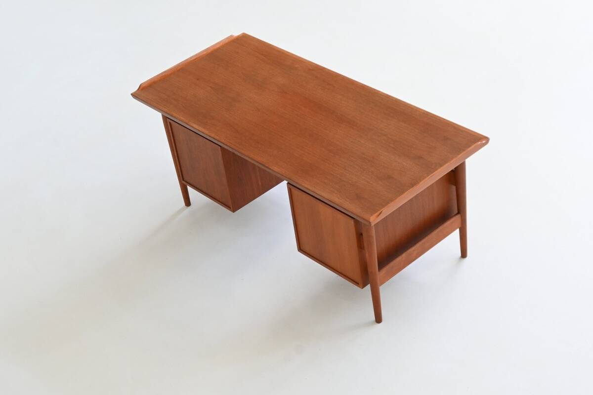 Arne Vodder writing desk model 207 in teak Sibast Denmark 1960